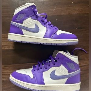 Women’s Nike Air Jordan 1 Mid ‘Action Grape’ Purple size 9